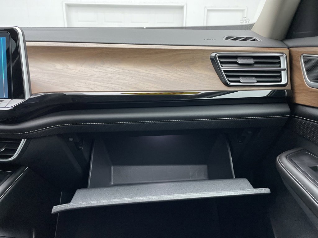 Used 2024 Volkswagen Atlas SE image 42