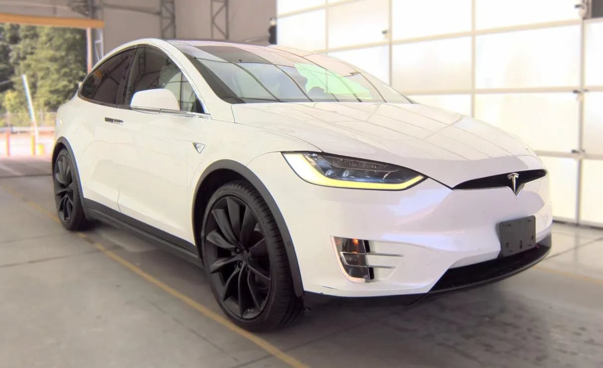 Used 2018 Tesla Model X 100D AWD/4WD image 2