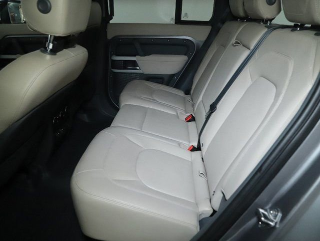 Used 2023 Land Rover Defender 110 SE image 30