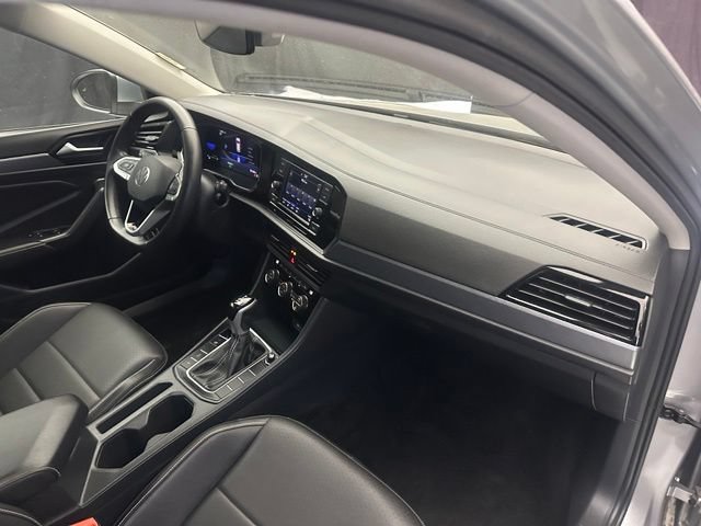 Used 2024 Volkswagen Jetta SE FWD image 17
