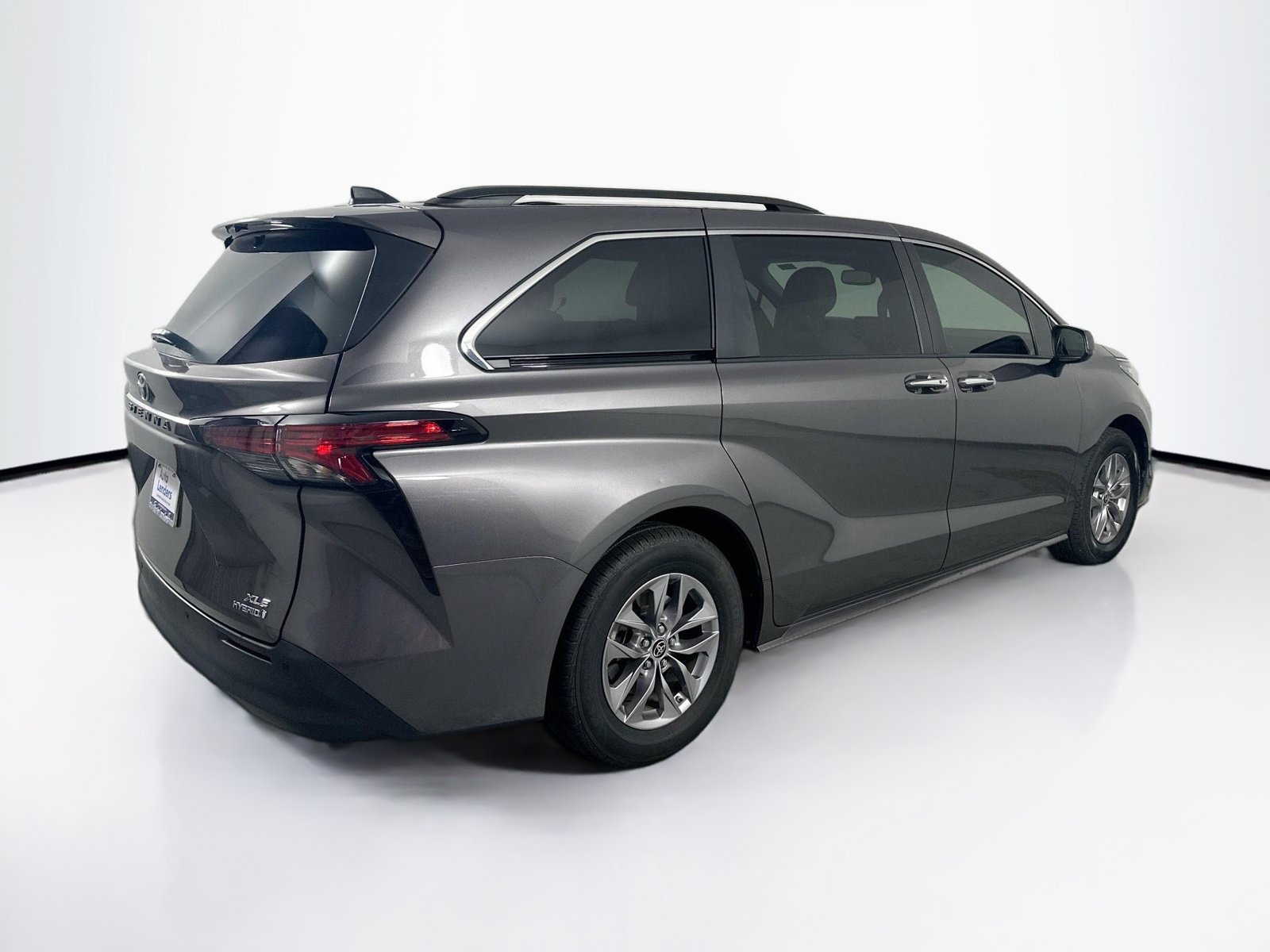 Used 2022 Toyota Sienna XLE w/ XLE Plus Package FWD image 5