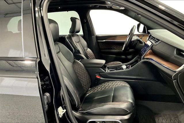 Used 2023 Jeep Grand Cherokee Summit w/ Luxury Tech Group V image 31
