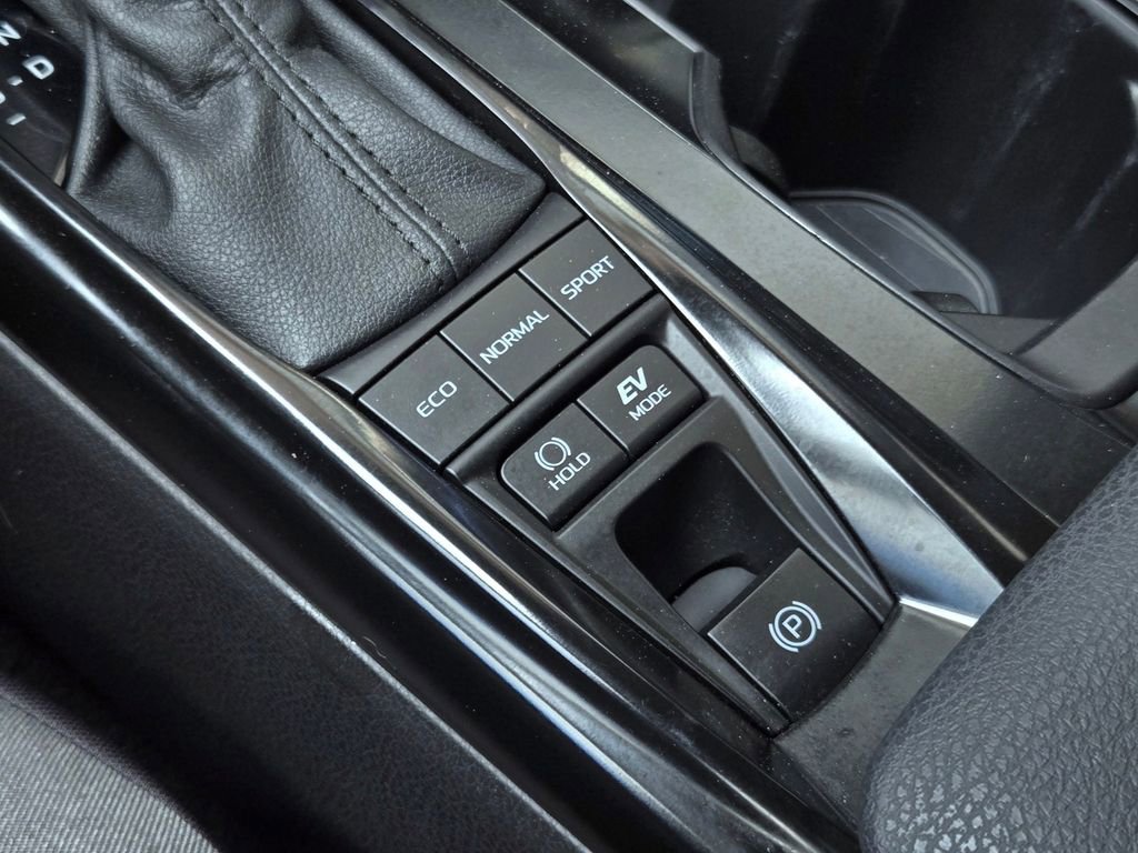 Used 2025 Toyota Camry LE image 19