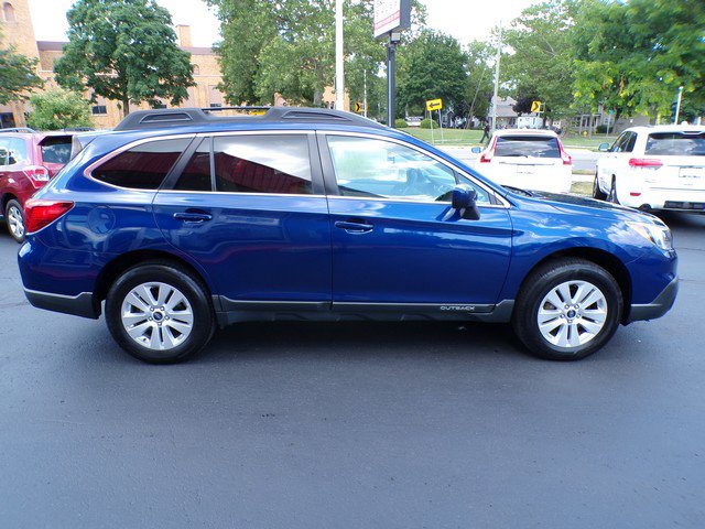 Used 2016 Subaru Outback 2.5i Premium AWD/4WD image 3