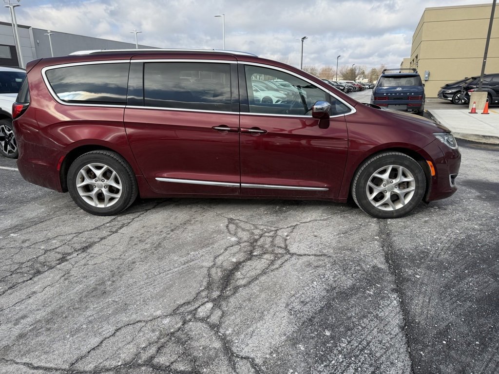 Used 2020 Chrysler Pacifica Limited w/ Advanced Safetytec Group image 3