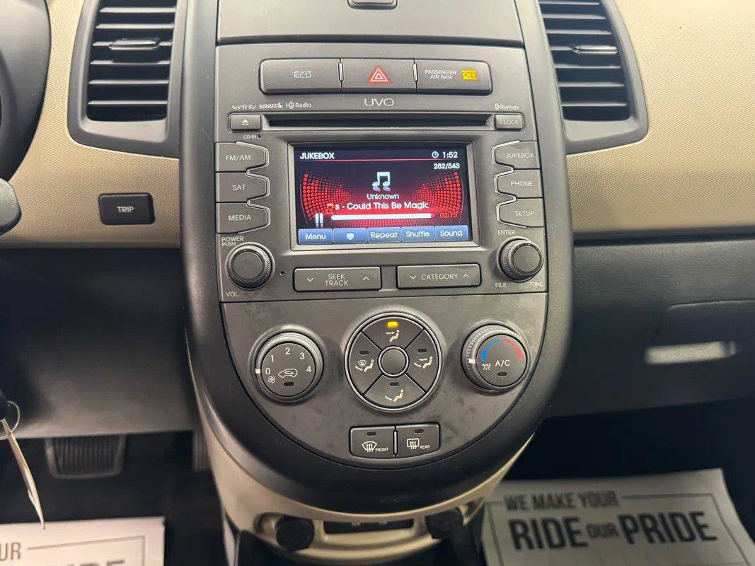 Used 2012 Kia Soul ! FWD image 8