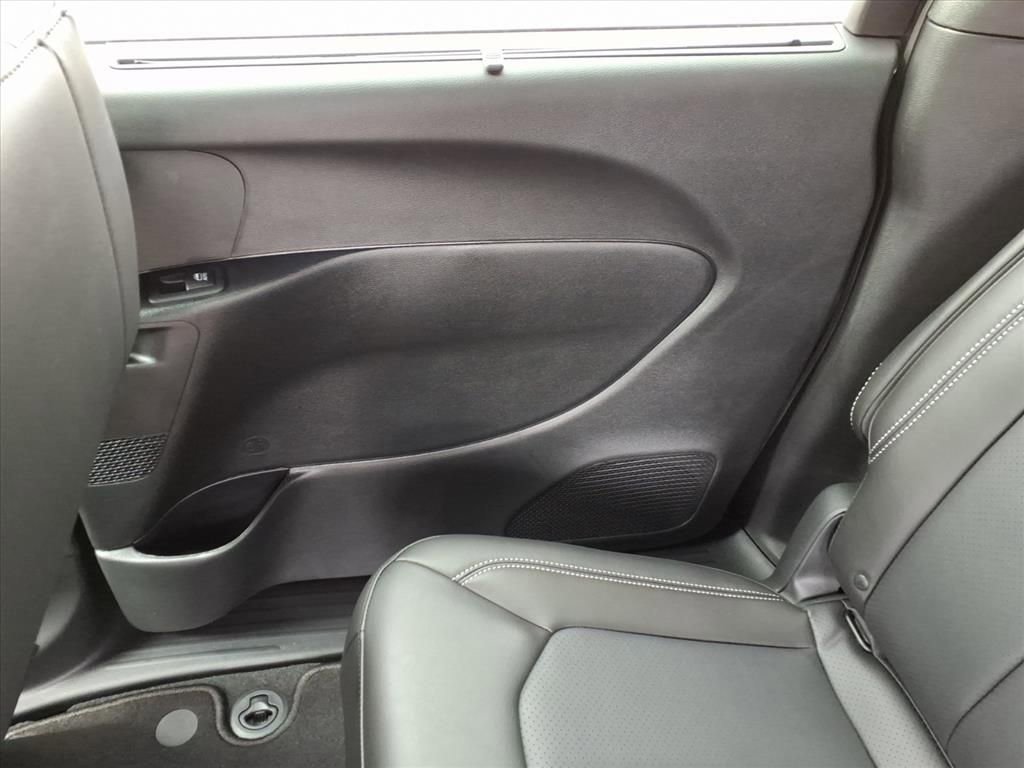 New 2026 Chrysler Pacifica Select image 30