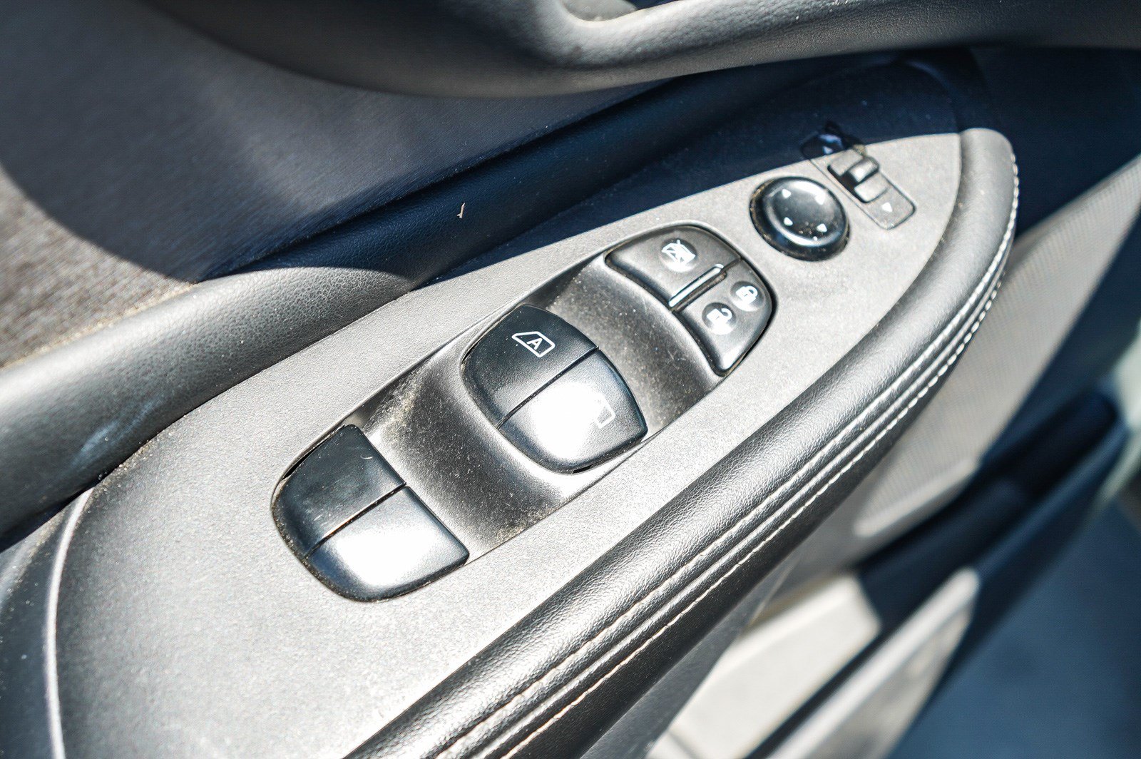 Used 2023 Nissan Murano S AWD/4WD image 21