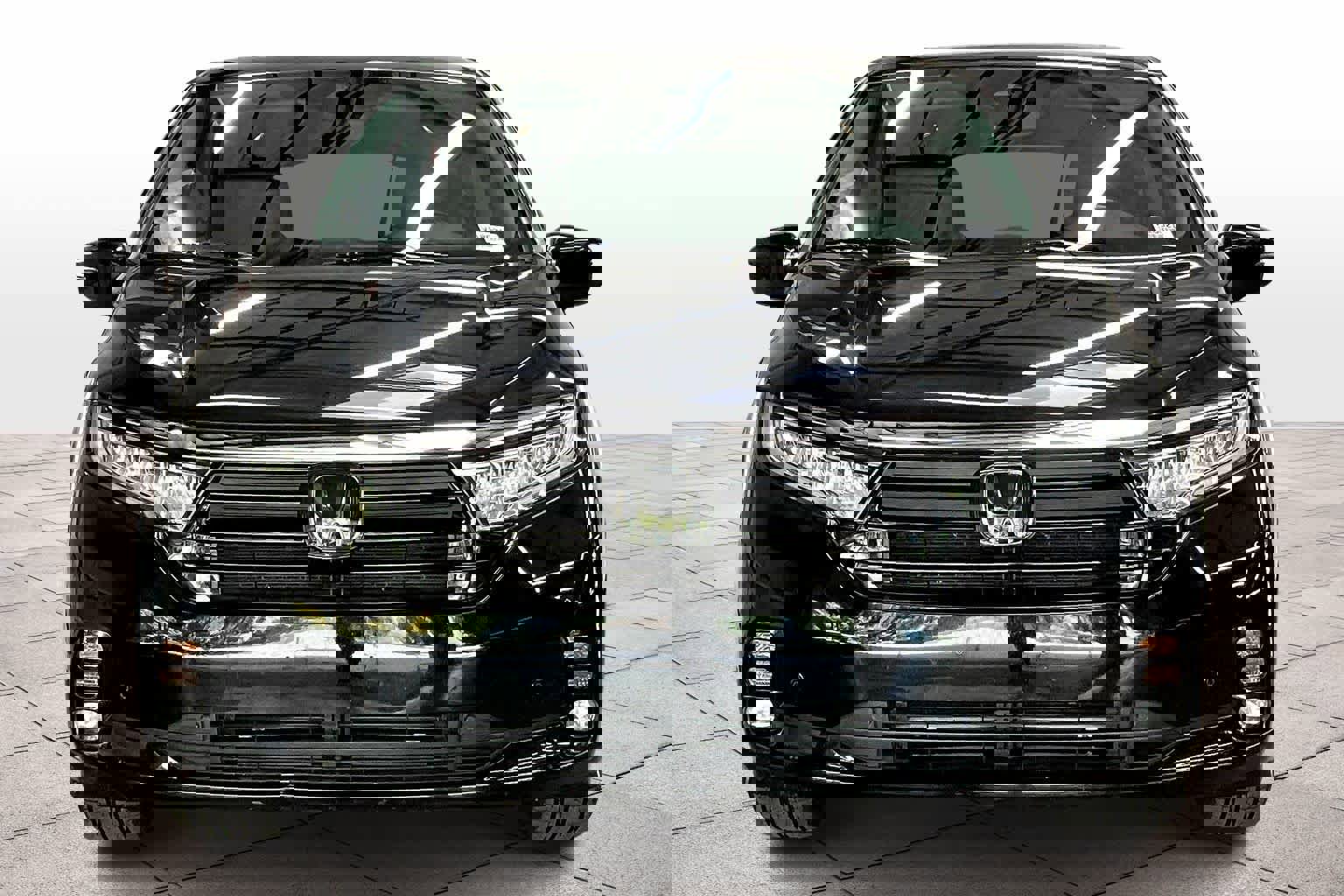 Used 2023 Honda Odyssey Touring image 3