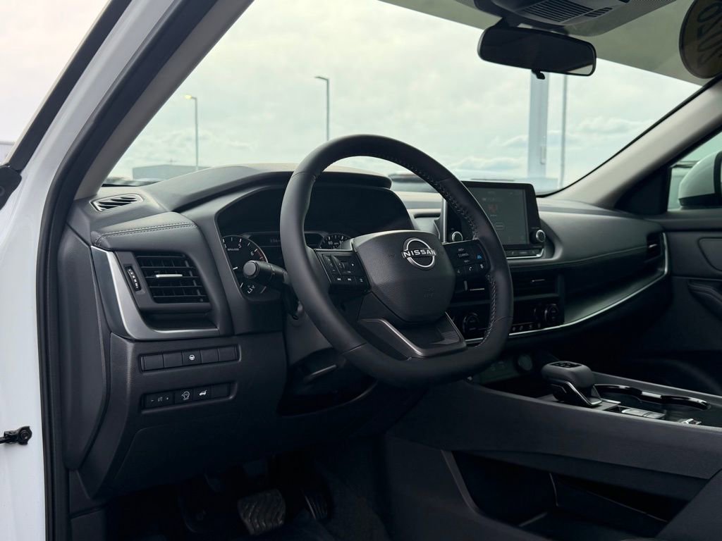 Used 2026 Nissan Rogue SV w/ SV Premium Package image 11