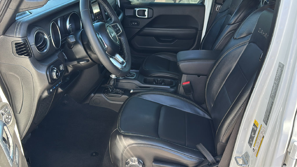 Used 2023 Jeep Wrangler Unlimited Sahara AWD/4WD image 25