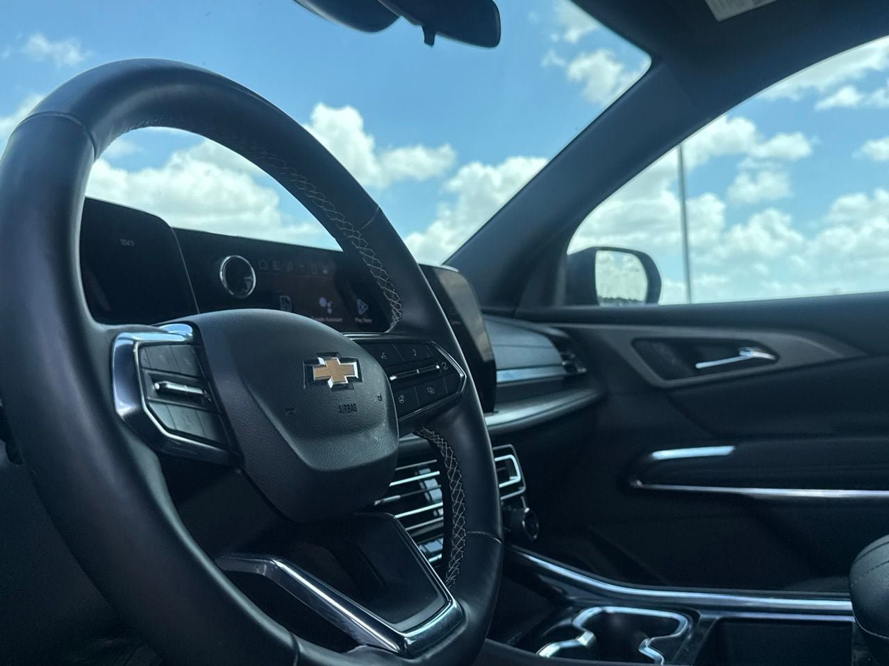 Used 2025 Chevrolet Traverse LT AWD/4WD image 44