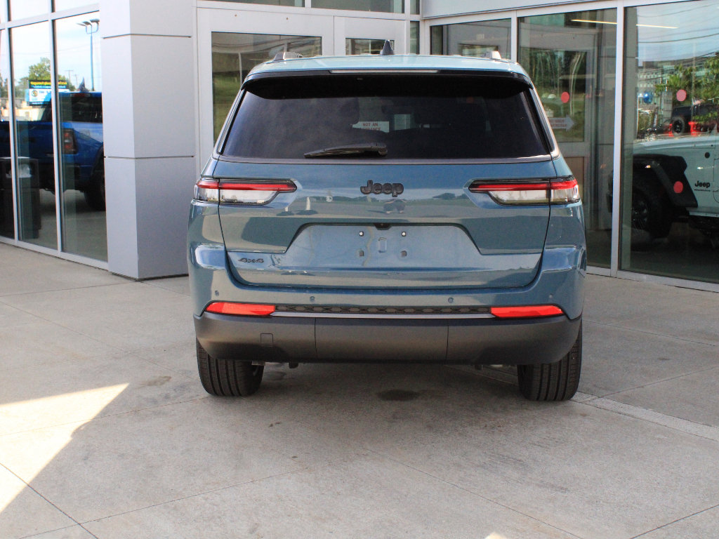 New 2026 Jeep Grand Cherokee L Limited w/ Limited Altitude Package AWD/4WD image 7