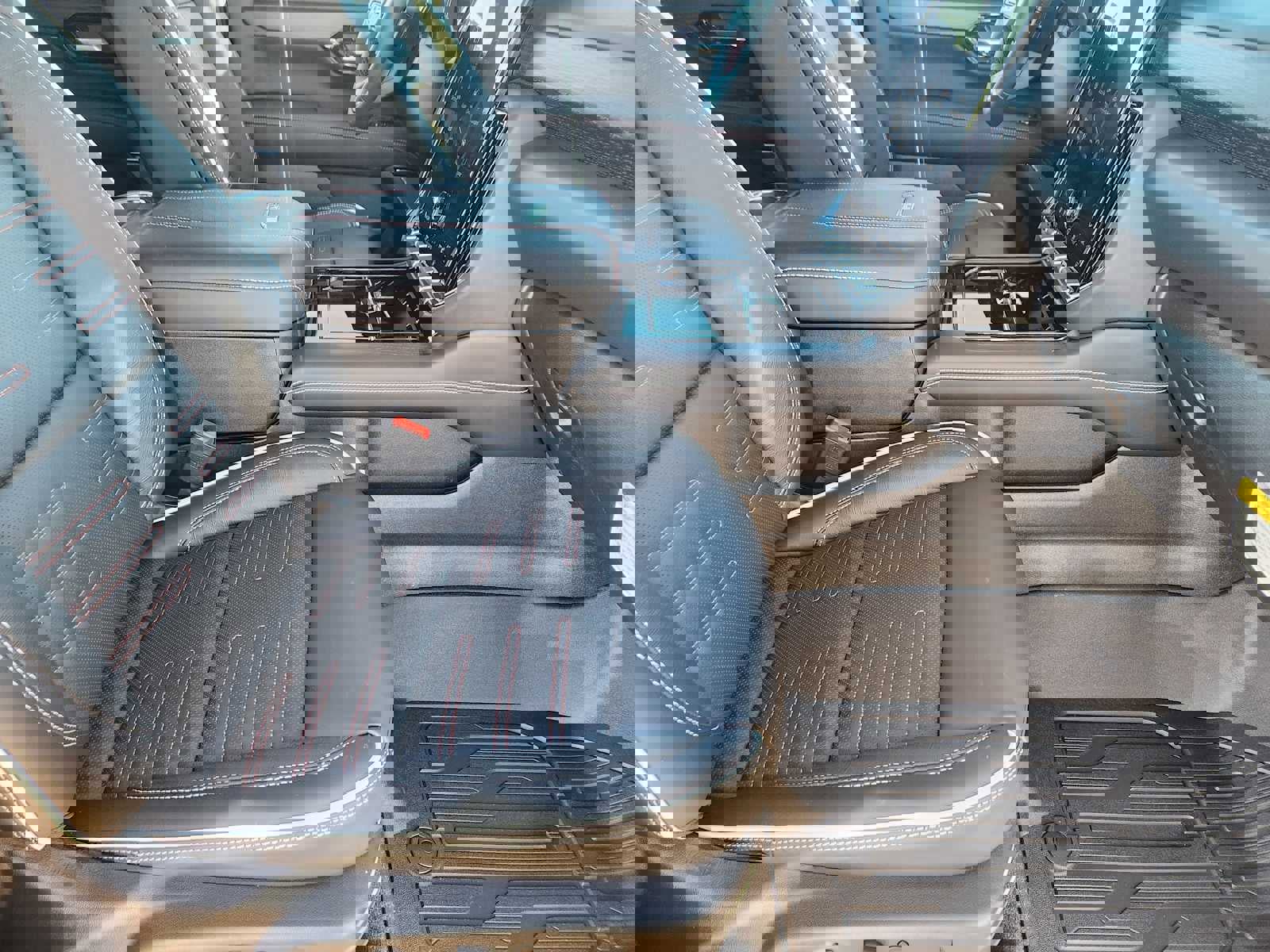 New 2026 GMC Yukon AT4 Ultimate w/ LPO, Illumination Package image 17