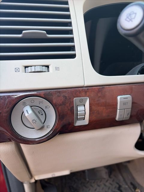 Used 2004 Lincoln Aviator AWD image 17