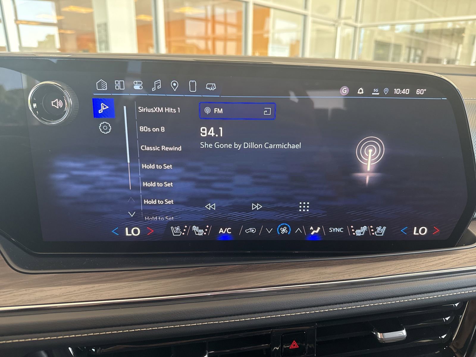 New 2025 Chevrolet Suburban Premier image 34