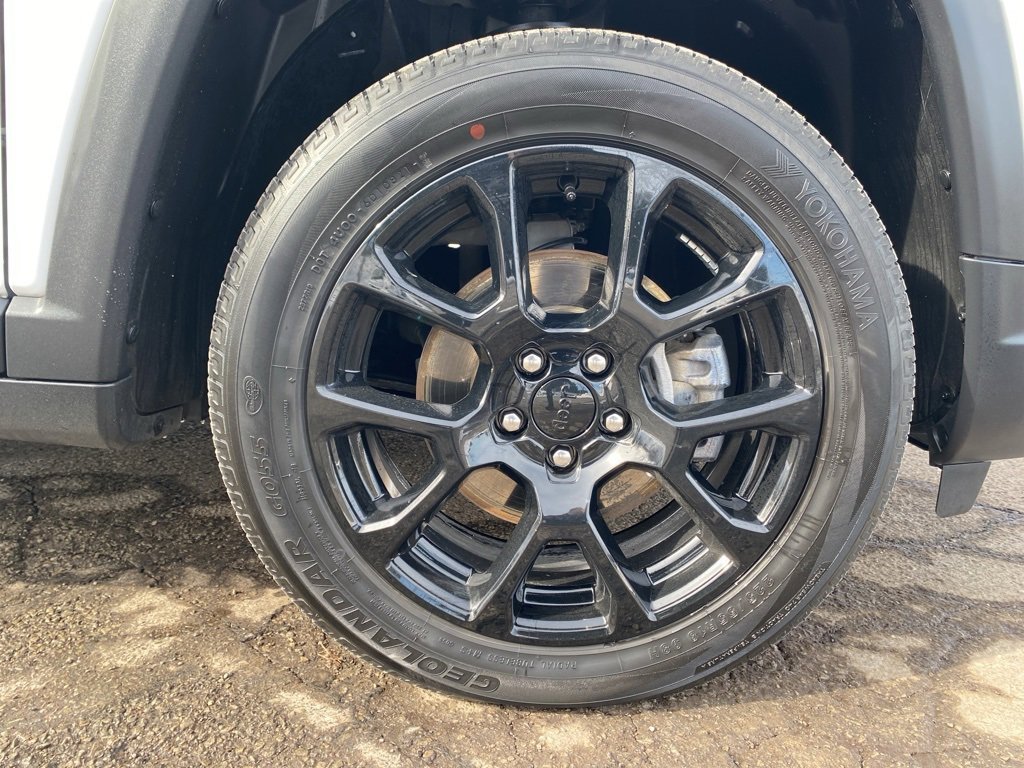 Used 2022 Jeep Compass Latitude image 9