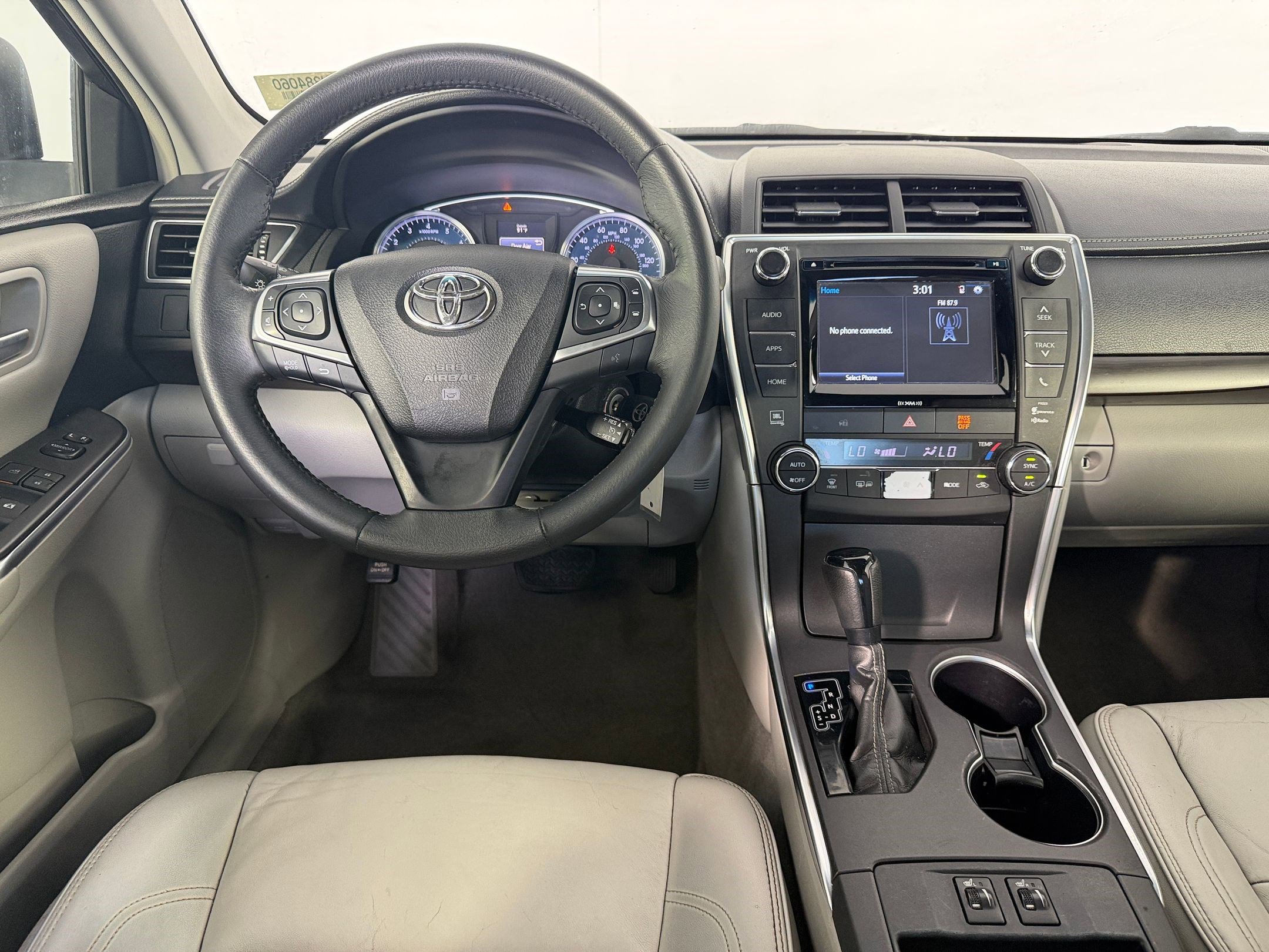 Used 2017 Toyota Camry XLE FWD image 28
