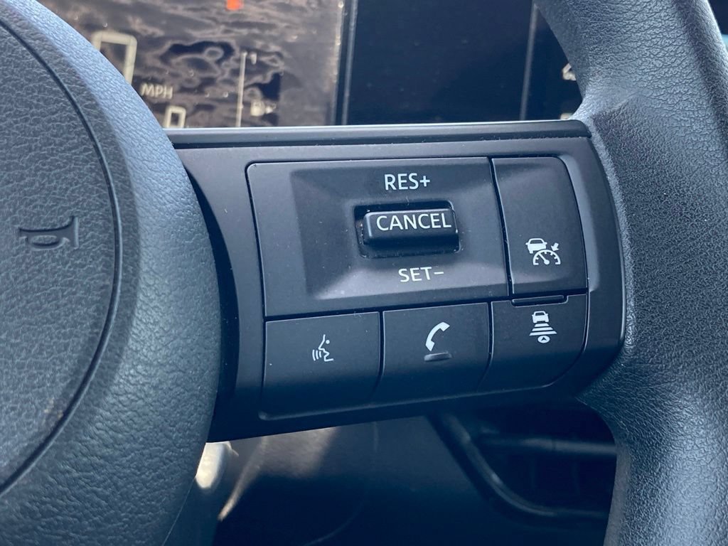 Used 2025 Nissan Kicks SV AWD/4WD image 16