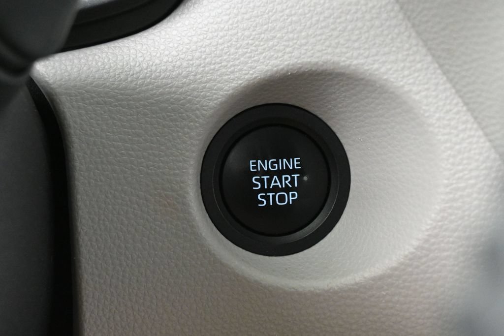 Used 2025 Toyota Corolla Cross LE FWD image 28