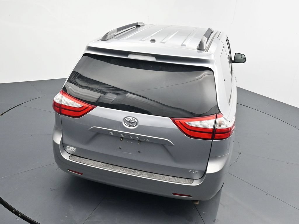 Used 2015 Toyota Sienna XLE w/ Four Season Floor Mat Package FWD image 14