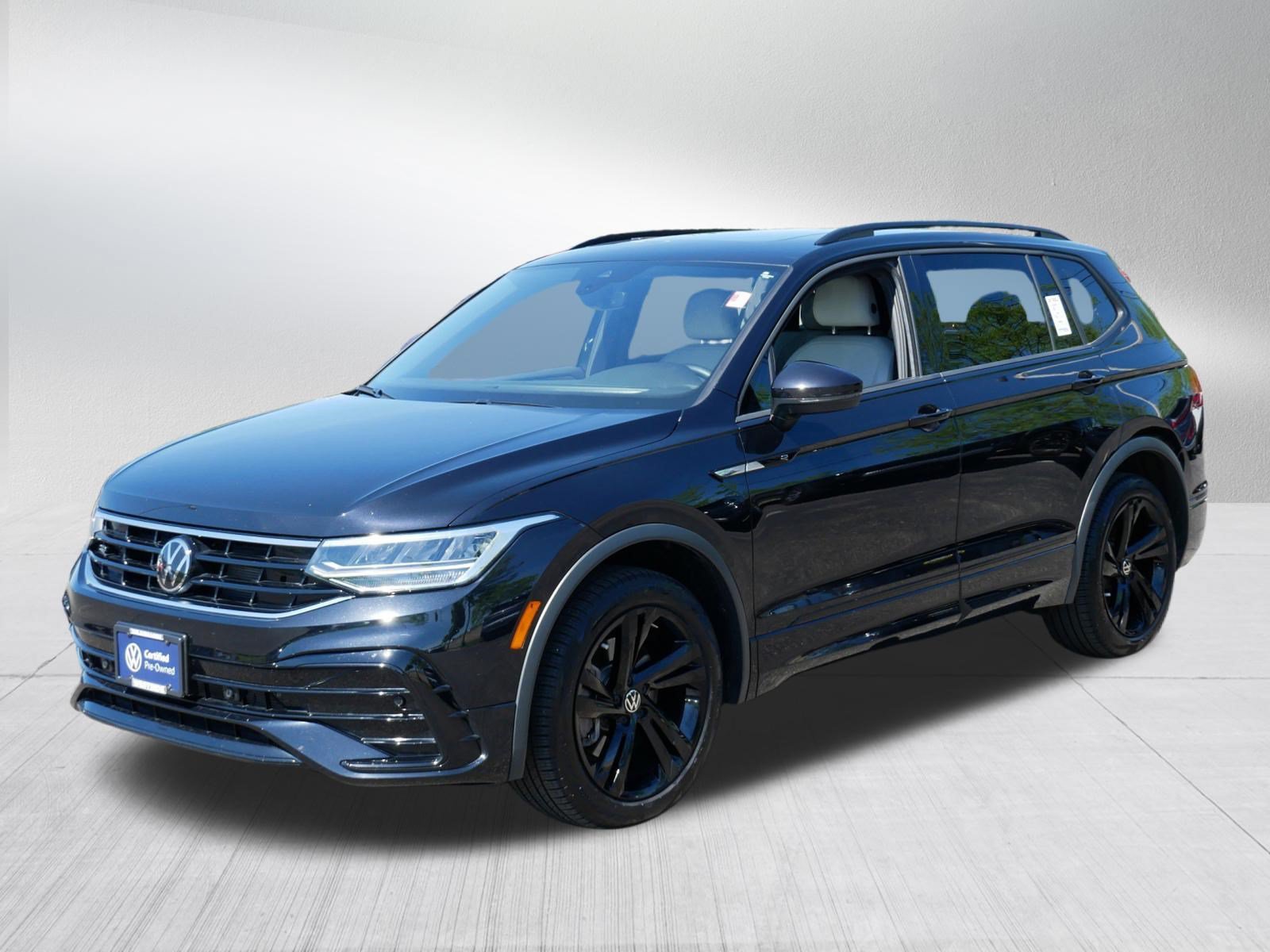 Certified 2024 Volkswagen Tiguan SE R-Line FWD image 3