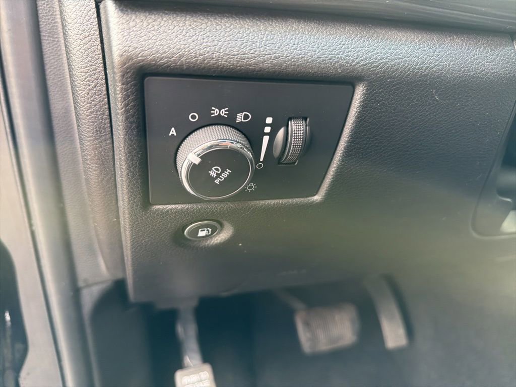 Used 2021 Jeep Grand Cherokee Laredo X image 16