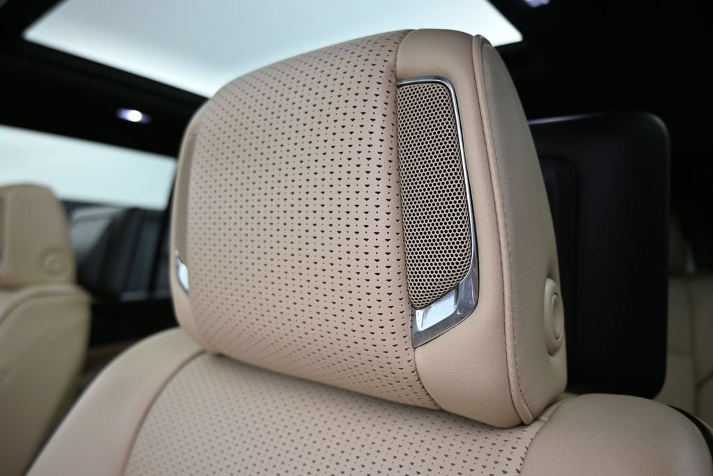 Used 2023 Cadillac Escalade Premium Luxury AWD/4WD image 15