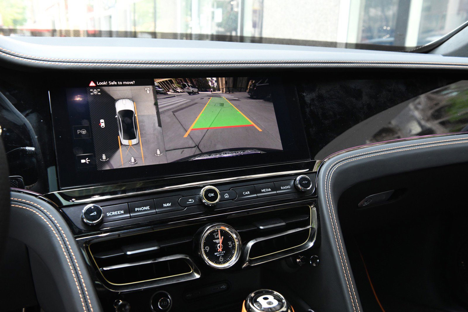 New 2025 Bentley Flying Spur Plug-In Hybrid image 17