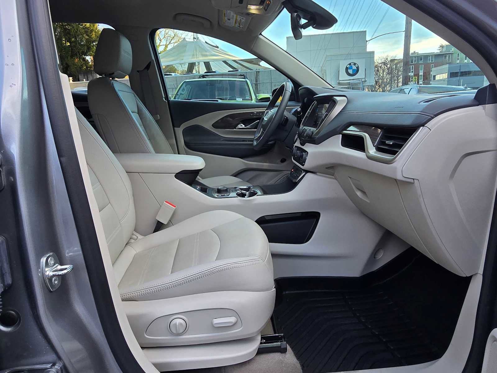 Used 2024 GMC Terrain Denali w/ Denali Premium Package image 10