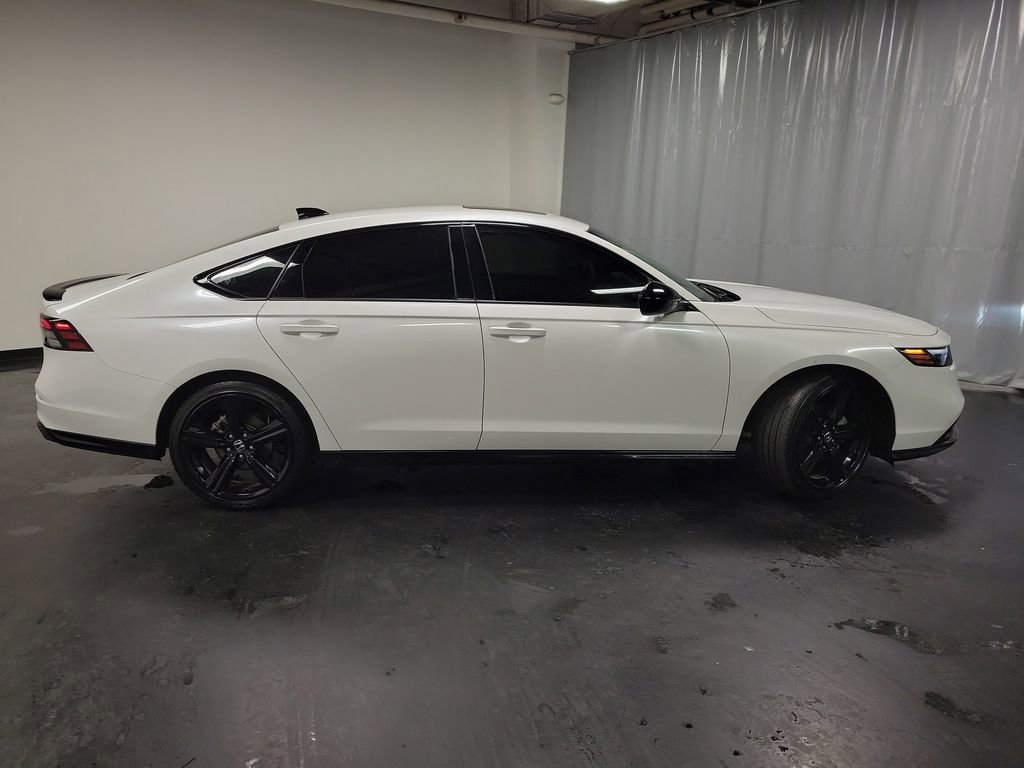 Used 2025 Honda Accord Sport image 9