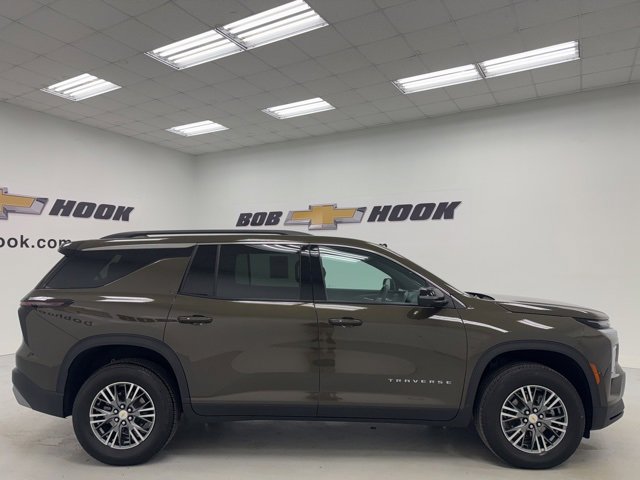 Used 2024 Chevrolet Traverse LT w/ Trailering Package image 4