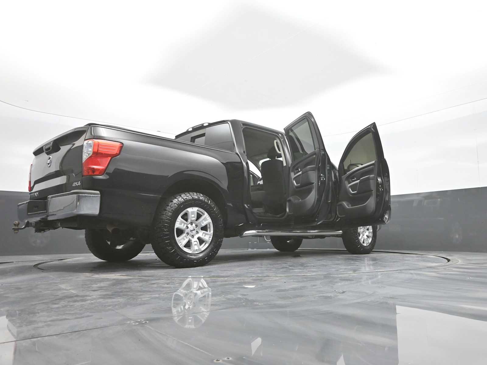 Used 2017 Nissan Titan SV AWD/4WD image 46