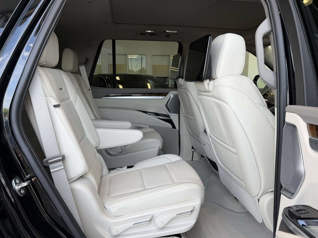 New 2026 Cadillac Escalade Platinum Luxury AWD/4WD image 11
