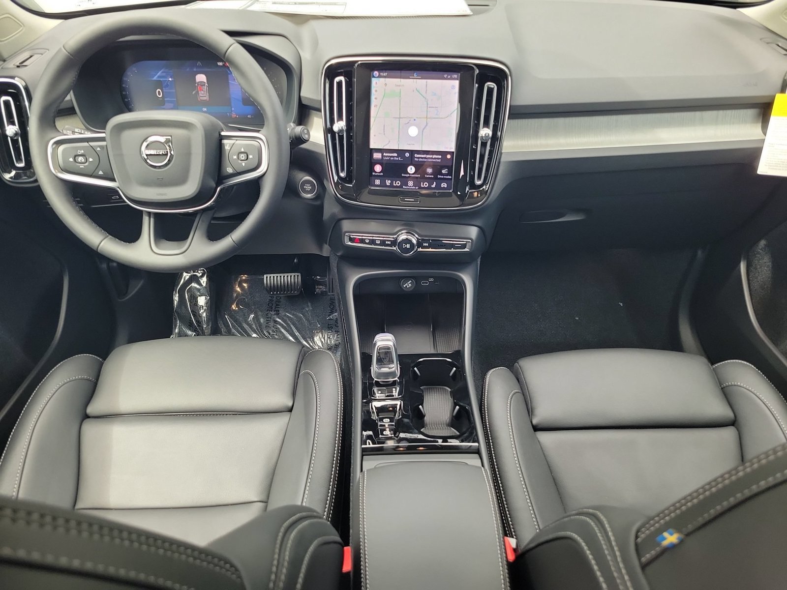 New 2026 Volvo XC40 B5 Plus w/ Climate Package AWD/4WD image 4