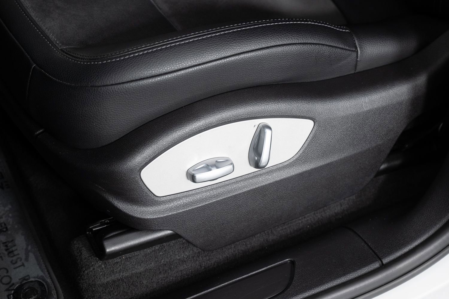 Used 2018 Porsche Macan image 16