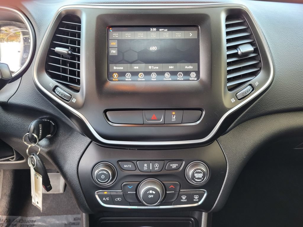 Used 2021 Jeep Cherokee Latitude AWD/4WD image 10