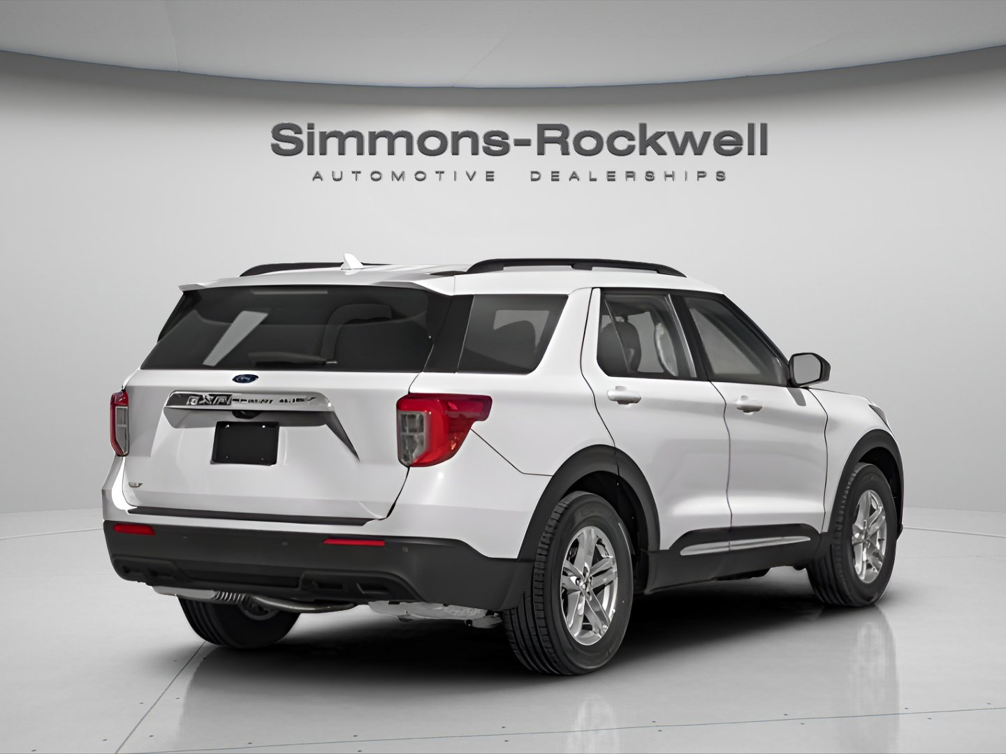 Used 2023 Ford Explorer XLT AWD/4WD image 2