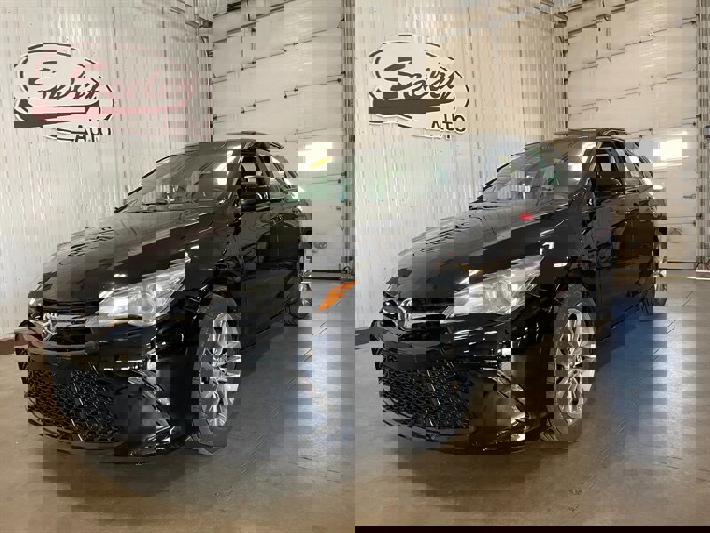 Used 2016 Toyota Camry SE FWD image 2