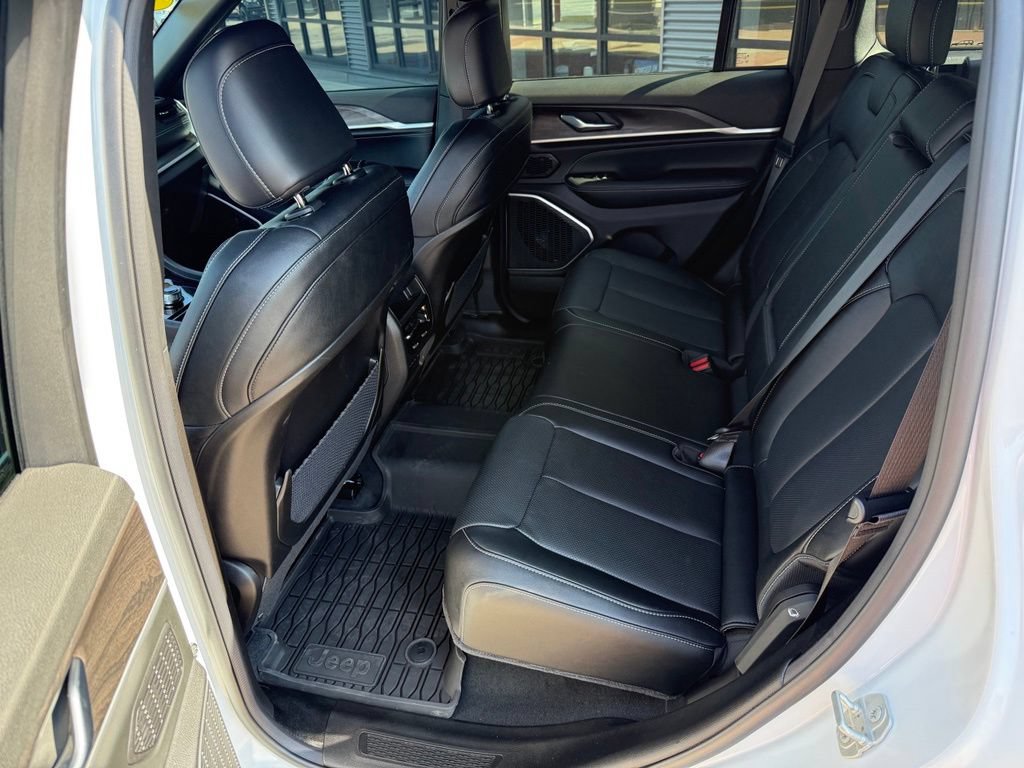 Used 2026 Jeep Grand Cherokee Limited AWD/4WD image 18