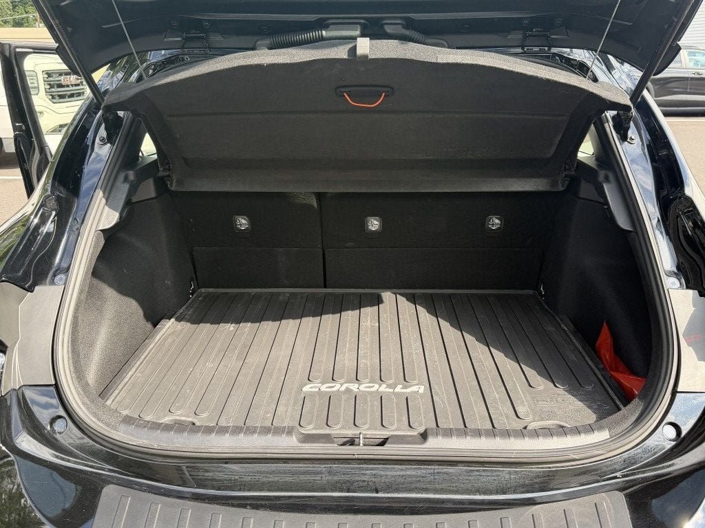 Used 2025 Toyota Corolla XSE FWD image 6