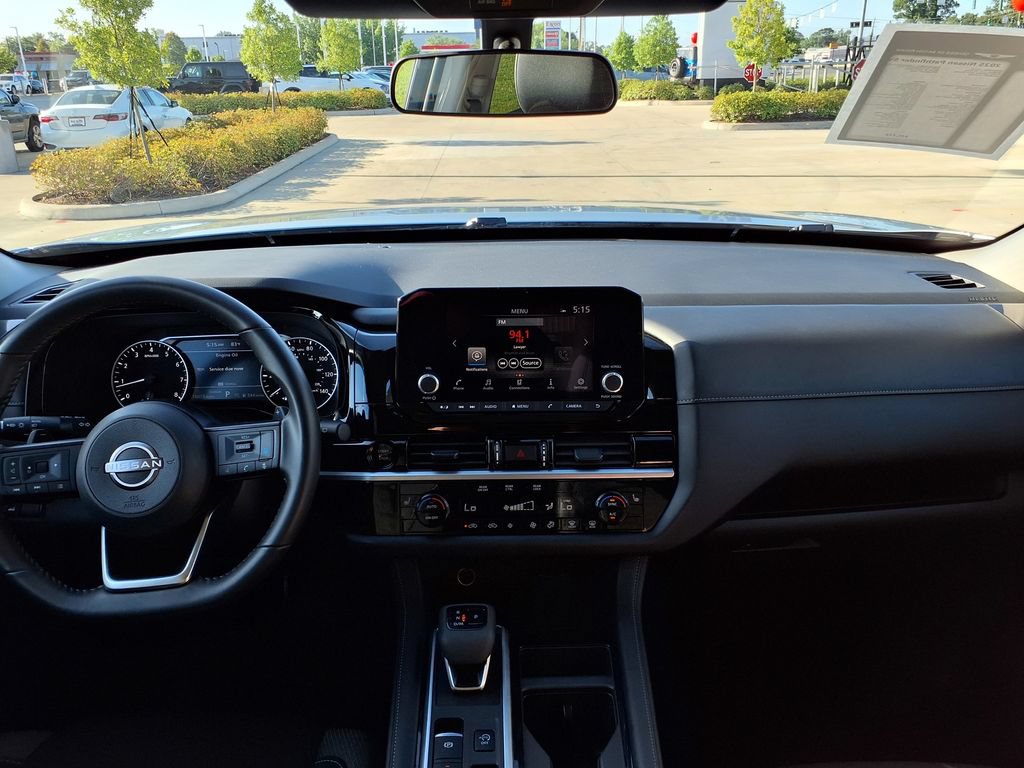 Used 2025 Nissan Pathfinder SV FWD image 20