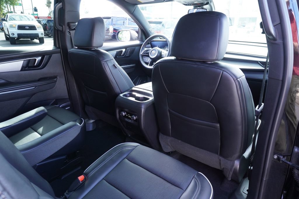 Certified 2025 Buick Enclave Preferred image 11