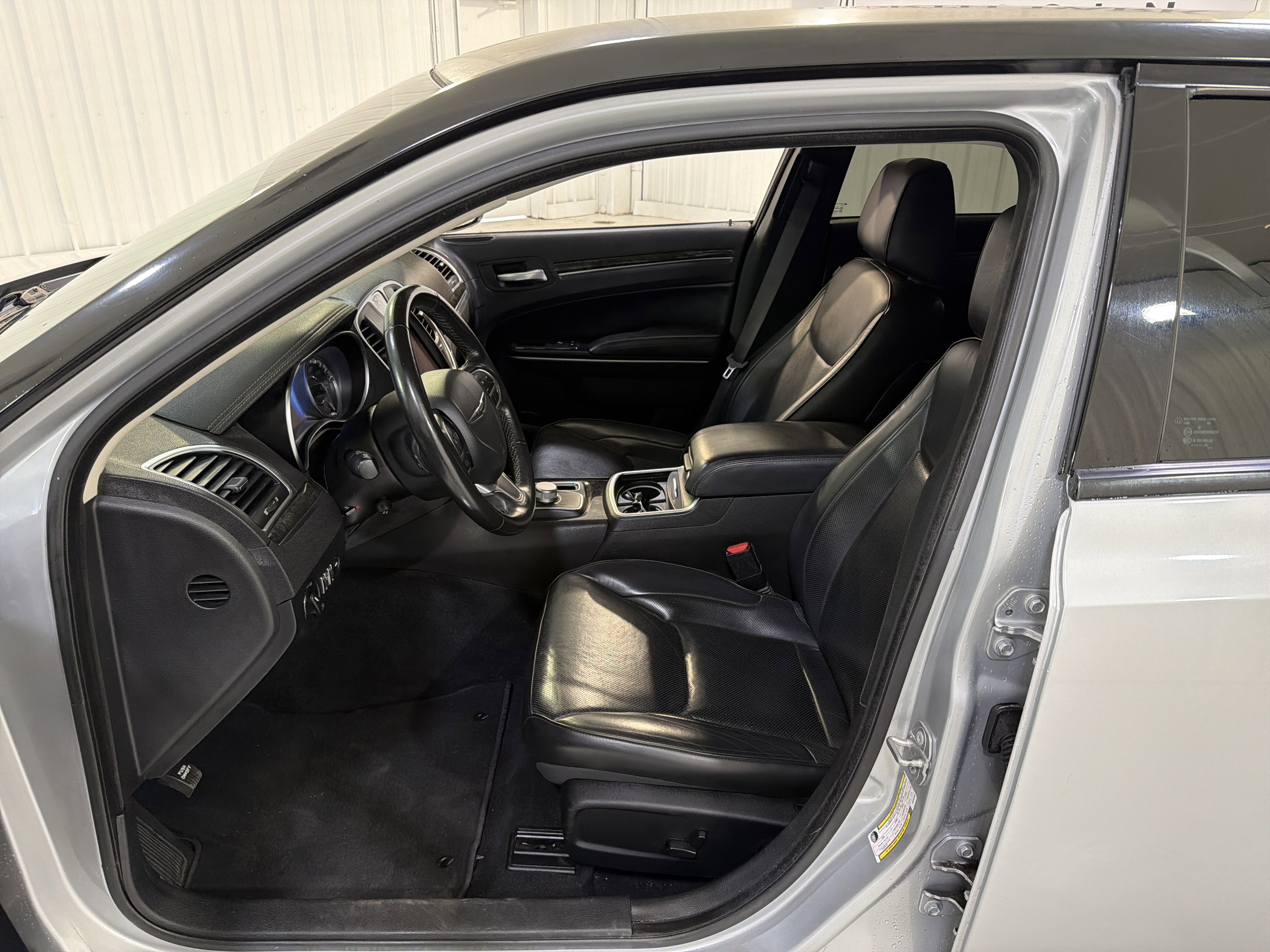 Used 2021 Chrysler 300 Touring L image 9