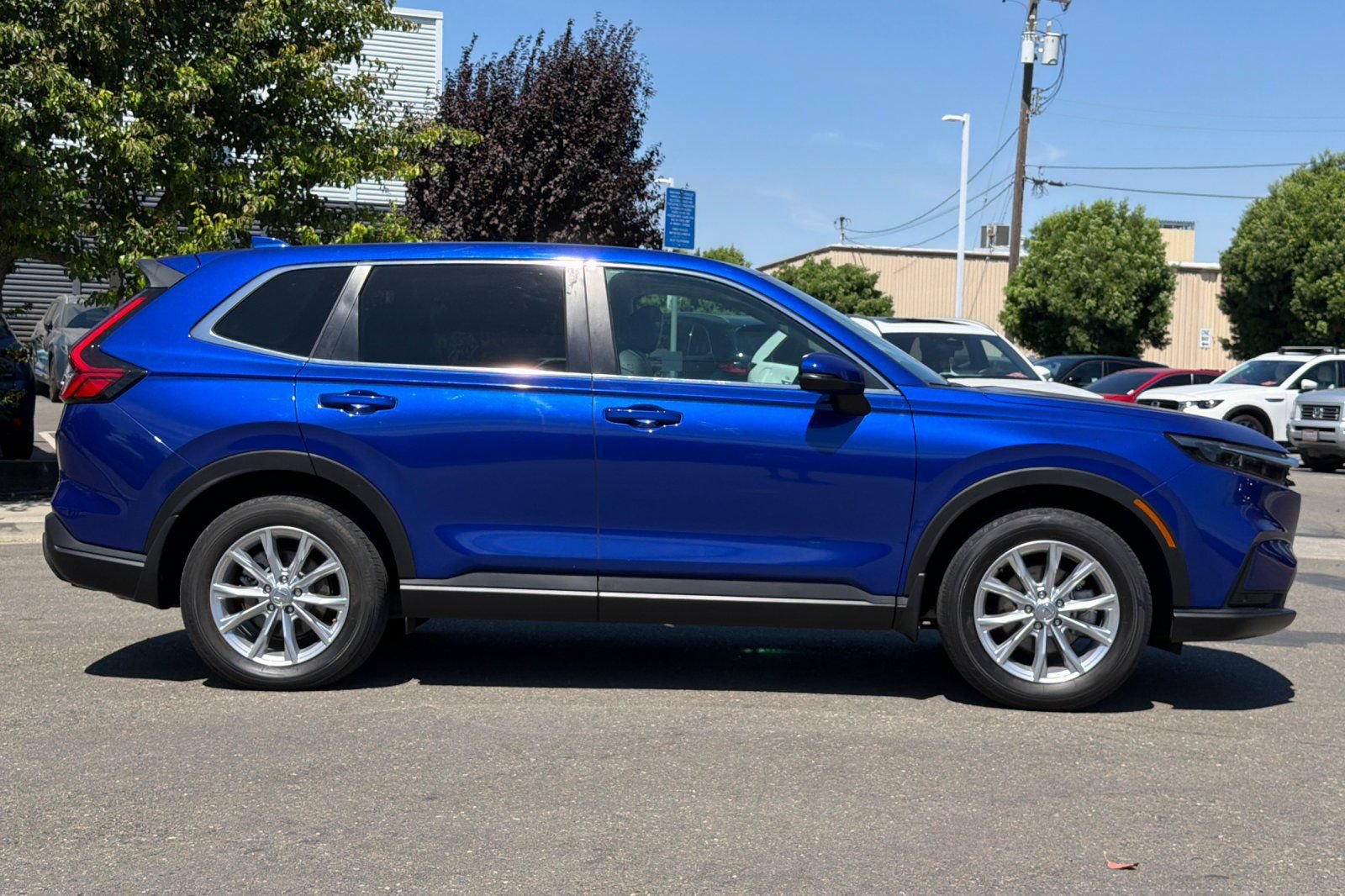 Used 2025 Honda CR-V EX-L image 3