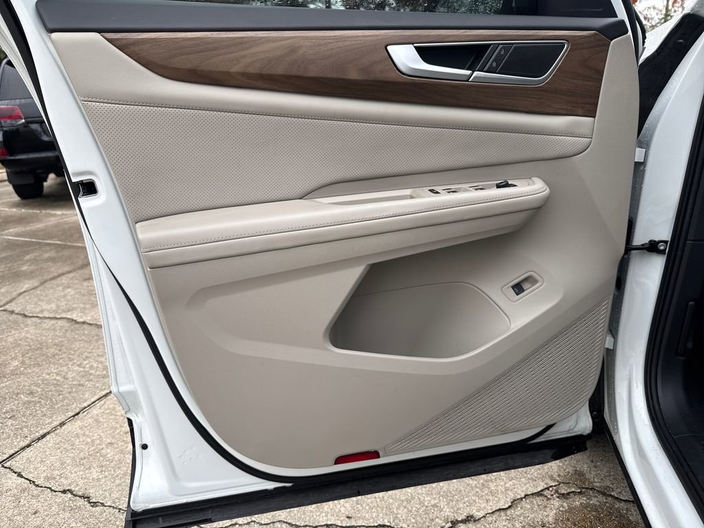 Used 2024 Volkswagen Atlas SE image 12