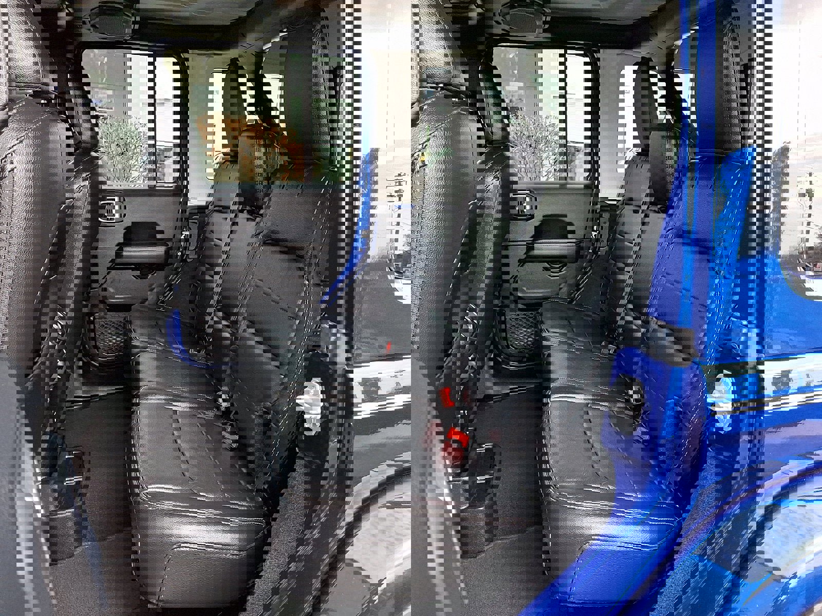 Used 2018 Jeep Wrangler Unlimited Sahara image 10