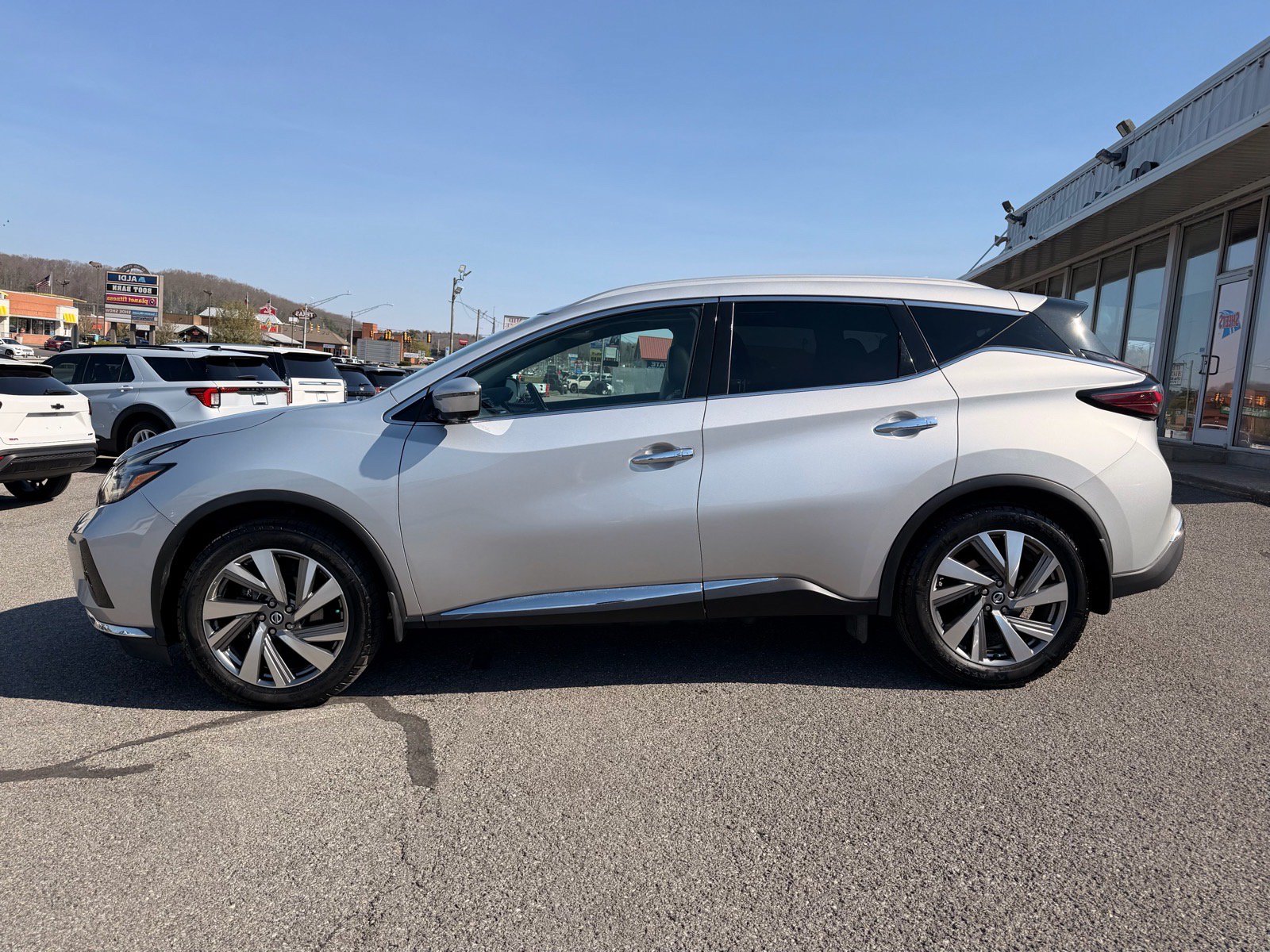 Used 2020 Nissan Murano SL w/ Moonroof Package AWD/4WD image 3