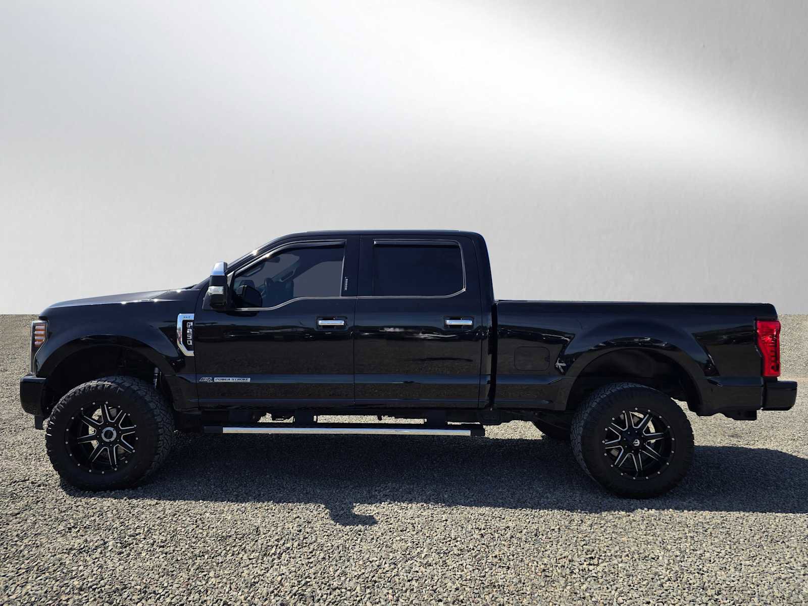 Used 2017 Ford F250 XLT w/ XLT Premium Package AWD/4WD image 6