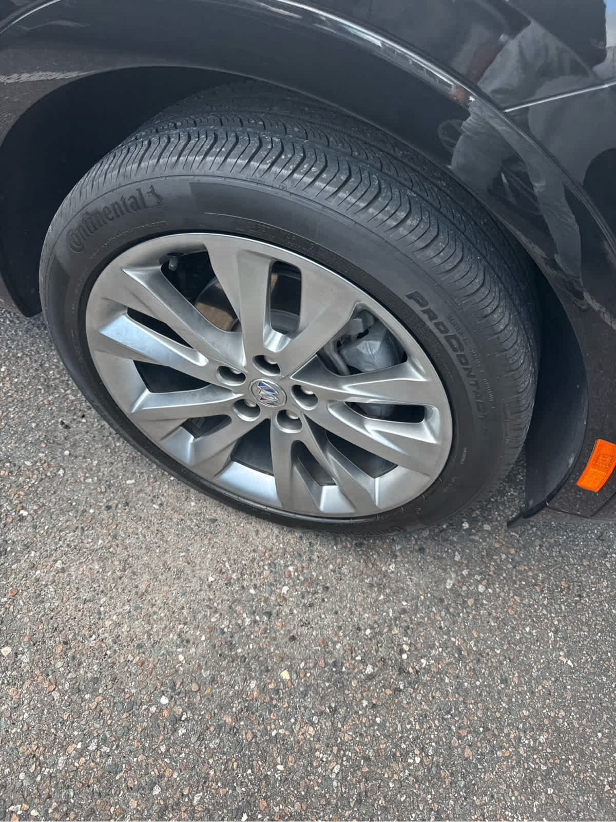 Used 2022 Buick Envision Avenir w/ Technology Package II FWD image 3
